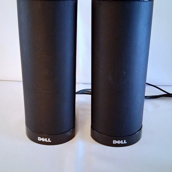 Lot of 3 Electronics: Speakers, Webcam, And DVI-A to VGA Adapter. - Picture 2 of 10